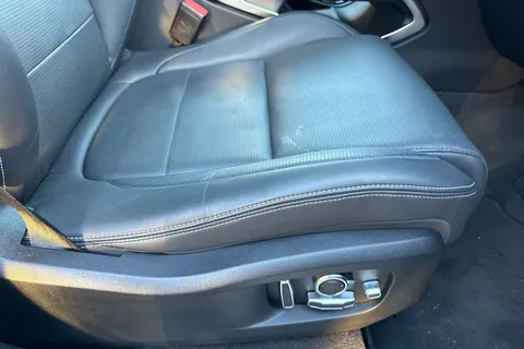 40 of 61 for Jaguar F-Pace 2.0 D200 MHEV R-Dynamic HSE Black Auto AWD Euro 6 (s/s) 5dr