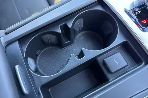 43 of 61 for Jaguar F-Pace 2.0 D200 MHEV R-Dynamic HSE Black Auto AWD Euro 6 (s/s) 5dr