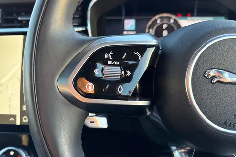 46 of 61 for Jaguar F-Pace 2.0 D200 MHEV R-Dynamic HSE Black Auto AWD Euro 6 (s/s) 5dr