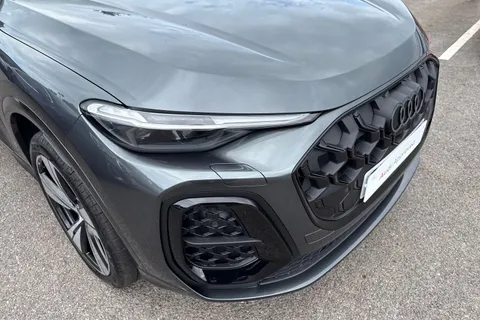 DK75UVT Audi Q5 SUV Edition 1 TDI quattro 204 PS S tronic Thumbnail #9