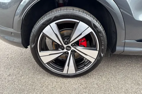 DK75UVT Audi Q5 SUV Edition 1 TDI quattro 204 PS S tronic Thumbnail #11
