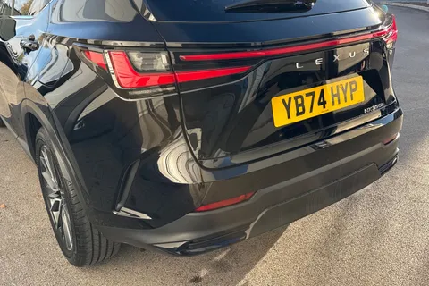 YB74HYP Lexus Nx 2.5 350h Takumi E-CVT FWD Euro 6 (s/s) 5dr Thumbnail #9