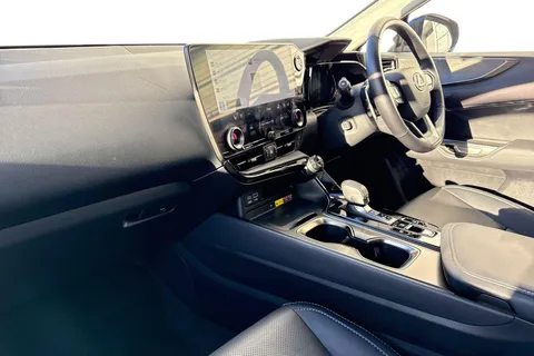 YB74HYP Lexus Nx 2.5 350h Takumi E-CVT FWD Euro 6 (s/s) 5dr Thumbnail #16
