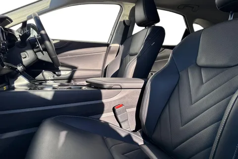 YB74HYP Lexus Nx 2.5 350h Takumi E-CVT FWD Euro 6 (s/s) 5dr Thumbnail #17