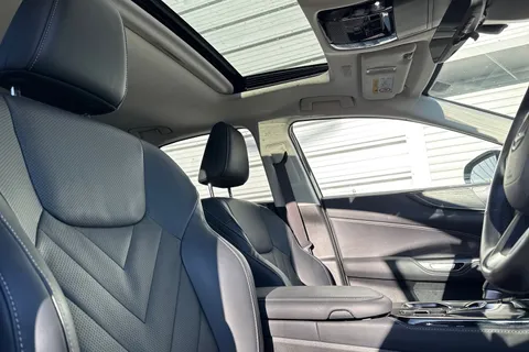 YB74HYP Lexus Nx 2.5 350h Takumi E-CVT FWD Euro 6 (s/s) 5dr Thumbnail #25