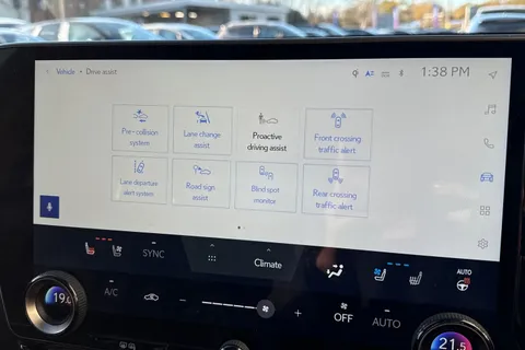 YB74HYP Lexus Nx 2.5 350h Takumi E-CVT FWD Euro 6 (s/s) 5dr Thumbnail #53