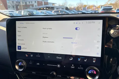 YB74HYP Lexus Nx 2.5 350h Takumi E-CVT FWD Euro 6 (s/s) 5dr Thumbnail #55