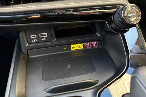 YB74HYP Lexus Nx 2.5 350h Takumi E-CVT FWD Euro 6 (s/s) 5dr Thumbnail #57