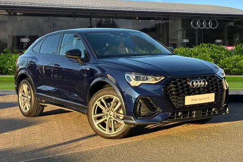 EG23ZXE Audi Q3 Black Edition 35 TFSI  150 PS S tronic Thumbnail #2