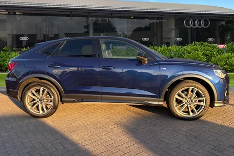 EG23ZXE Audi Q3 Black Edition 35 TFSI  150 PS S tronic Thumbnail #4