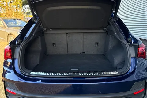 EG23ZXE Audi Q3 Black Edition 35 TFSI  150 PS S tronic Thumbnail #8