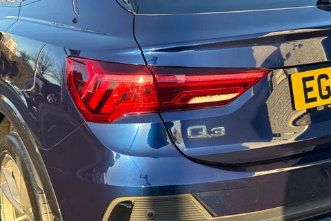 EG23ZXE Audi Q3 Black Edition 35 TFSI  150 PS S tronic Thumbnail #9