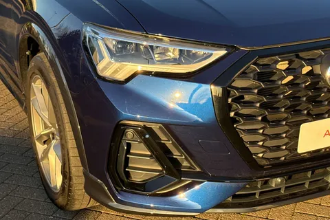 EG23ZXE Audi Q3 Black Edition 35 TFSI  150 PS S tronic Thumbnail #10