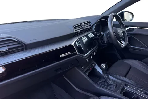 EG23ZXE Audi Q3 Black Edition 35 TFSI  150 PS S tronic Thumbnail #16