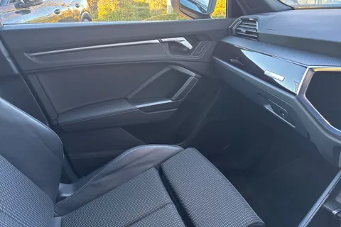 EG23ZXE Audi Q3 Black Edition 35 TFSI  150 PS S tronic Thumbnail #21