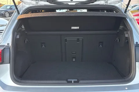 7 of 47 for VOLKSWAGEN GOLF 1.5 eTSI 150 R-Line 5dr DSG