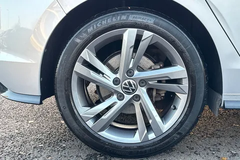 10 of 47 for VOLKSWAGEN GOLF 1.5 eTSI 150 R-Line 5dr DSG