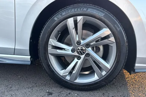 11 of 47 for VOLKSWAGEN GOLF 1.5 eTSI 150 R-Line 5dr DSG