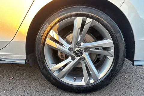 13 of 47 for VOLKSWAGEN GOLF 1.5 eTSI 150 R-Line 5dr DSG