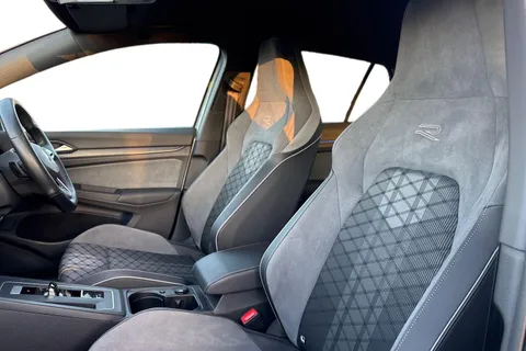 16 of 47 for VOLKSWAGEN GOLF 1.5 eTSI 150 R-Line 5dr DSG