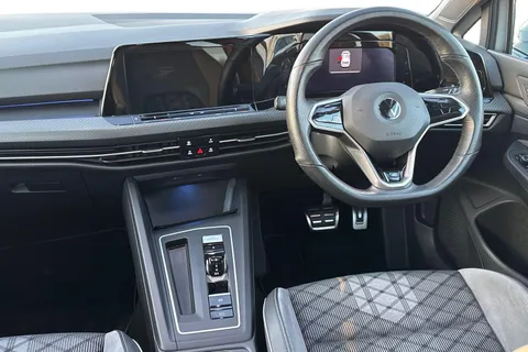 18 of 47 for VOLKSWAGEN GOLF 1.5 eTSI 150 R-Line 5dr DSG