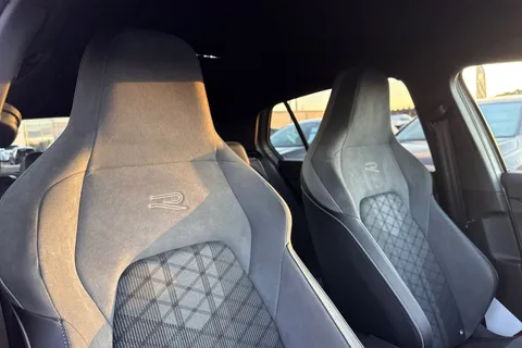 24 of 47 for VOLKSWAGEN GOLF 1.5 eTSI 150 R-Line 5dr DSG