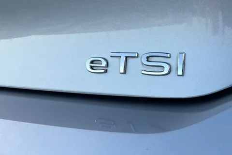 26 of 47 for VOLKSWAGEN GOLF 1.5 eTSI 150 R-Line 5dr DSG