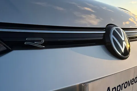 28 of 47 for VOLKSWAGEN GOLF 1.5 eTSI 150 R-Line 5dr DSG