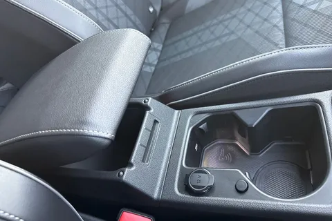 38 of 47 for VOLKSWAGEN GOLF 1.5 eTSI 150 R-Line 5dr DSG