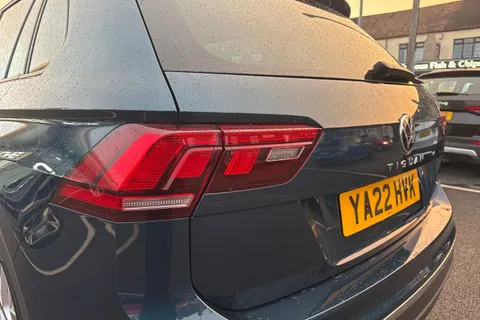 YA22HVK Volkswagen Tiguan 1.5 TSI Life Euro 6 (s/s) 5dr Thumbnail #17