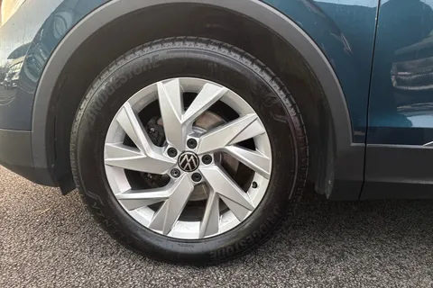 YA22HVK Volkswagen Tiguan 1.5 TSI Life Euro 6 (s/s) 5dr Thumbnail #24