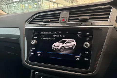 YA22HVK Volkswagen Tiguan 1.5 TSI Life Euro 6 (s/s) 5dr Thumbnail #30