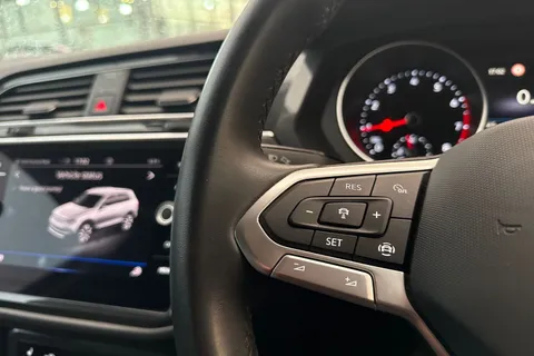 YA22HVK Volkswagen Tiguan 1.5 TSI Life Euro 6 (s/s) 5dr Thumbnail #34