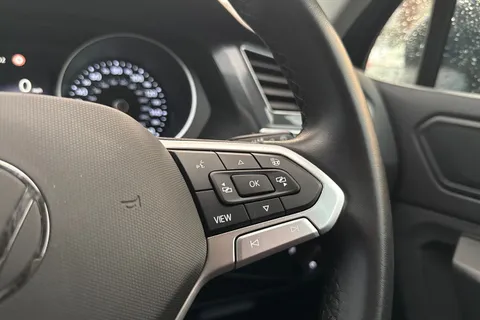 YA22HVK Volkswagen Tiguan 1.5 TSI Life Euro 6 (s/s) 5dr Thumbnail #35