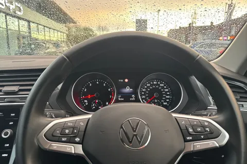 YA22HVK Volkswagen Tiguan 1.5 TSI Life Euro 6 (s/s) 5dr Thumbnail #36