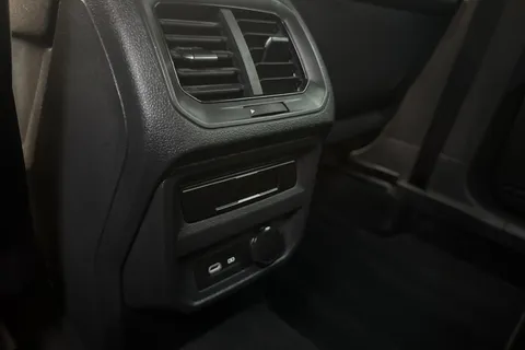 YA22HVK Volkswagen Tiguan 1.5 TSI Life Euro 6 (s/s) 5dr Thumbnail #40