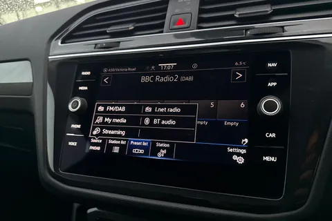 YA22HVK Volkswagen Tiguan 1.5 TSI Life Euro 6 (s/s) 5dr Thumbnail #46