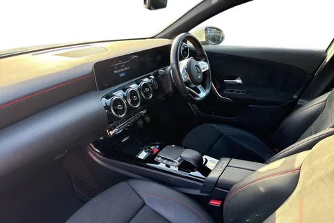 YP20VNA Mercedes-Benz A Class 1.3 A180 AMG Line (Executive) 7G-DCT Euro 6 (s/s) 5dr Thumbnail #10