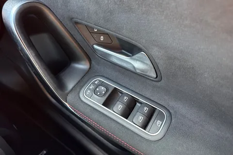 YP20VNA Mercedes-Benz A Class 1.3 A180 AMG Line (Executive) 7G-DCT Euro 6 (s/s) 5dr Thumbnail #19