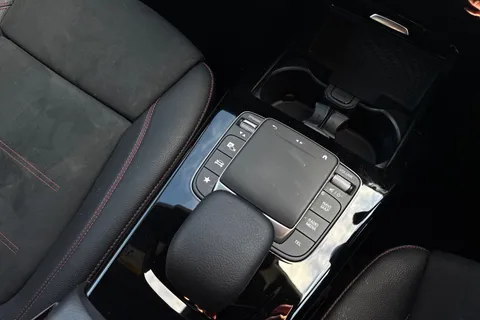 YP20VNA Mercedes-Benz A Class 1.3 A180 AMG Line (Executive) 7G-DCT Euro 6 (s/s) 5dr Thumbnail #21