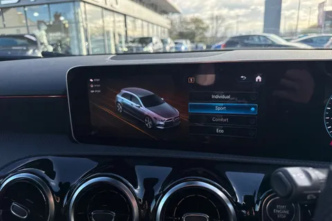 YP20VNA Mercedes-Benz A Class 1.3 A180 AMG Line (Executive) 7G-DCT Euro 6 (s/s) 5dr Thumbnail #33