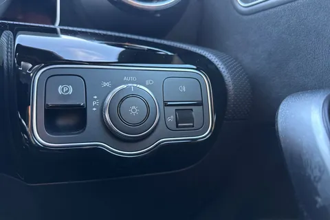 YP20VNA Mercedes-Benz A Class 1.3 A180 AMG Line (Executive) 7G-DCT Euro 6 (s/s) 5dr Thumbnail #36