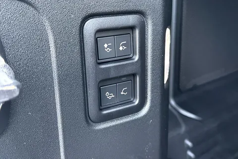  Land Rover Defender 110 3.0 D250 MHEV X-Dynamic SE Auto 4WD Euro 6 (s/s) 5dr Thumbnail #26