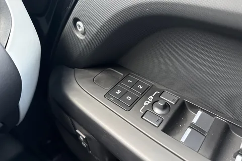  Land Rover Defender 110 3.0 D250 MHEV X-Dynamic SE Auto 4WD Euro 6 (s/s) 5dr Thumbnail #31