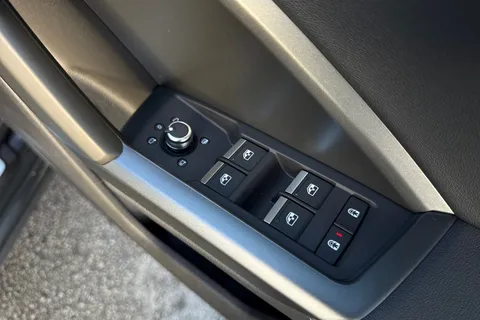 PN74KBX Audi Q3 S line 35 TFSI  150 PS S tronic Thumbnail #49