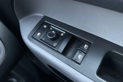 MA23CWR Volkswagen Id. Buzz Cargo SWB 204 PS 77 kWh Electric 1 Speed Automatic Thumbnail #19