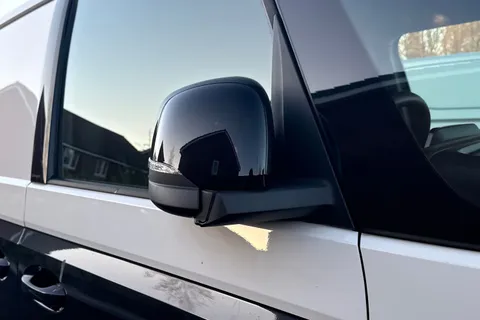 MA23CWR Volkswagen Id. Buzz Cargo SWB 204 PS 77 kWh Electric 1 Speed Automatic Thumbnail #29