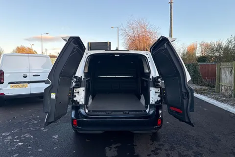 MA23CWR Volkswagen Id. Buzz Cargo SWB 204 PS 77 kWh Electric 1 Speed Automatic Thumbnail #32