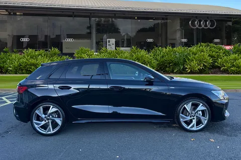 KT25YFD Audi A3 Black Edition 35 TFSI 150 PS S tronic Thumbnail #4