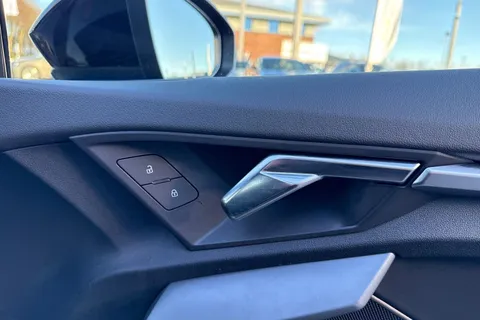 KT25YFD Audi A3 Black Edition 35 TFSI 150 PS S tronic Thumbnail #22